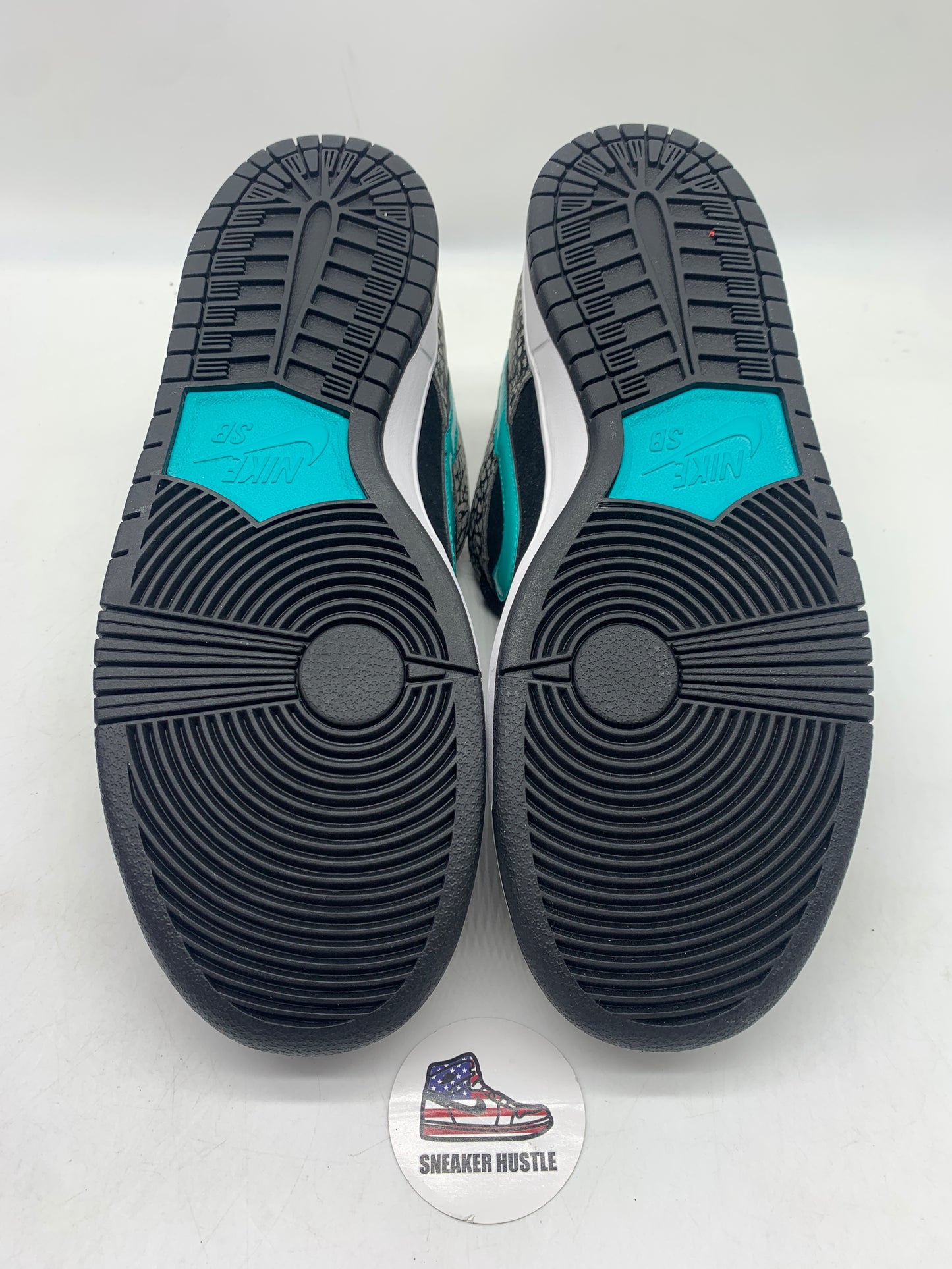 Nike SB Dunk Low atmos Elephant