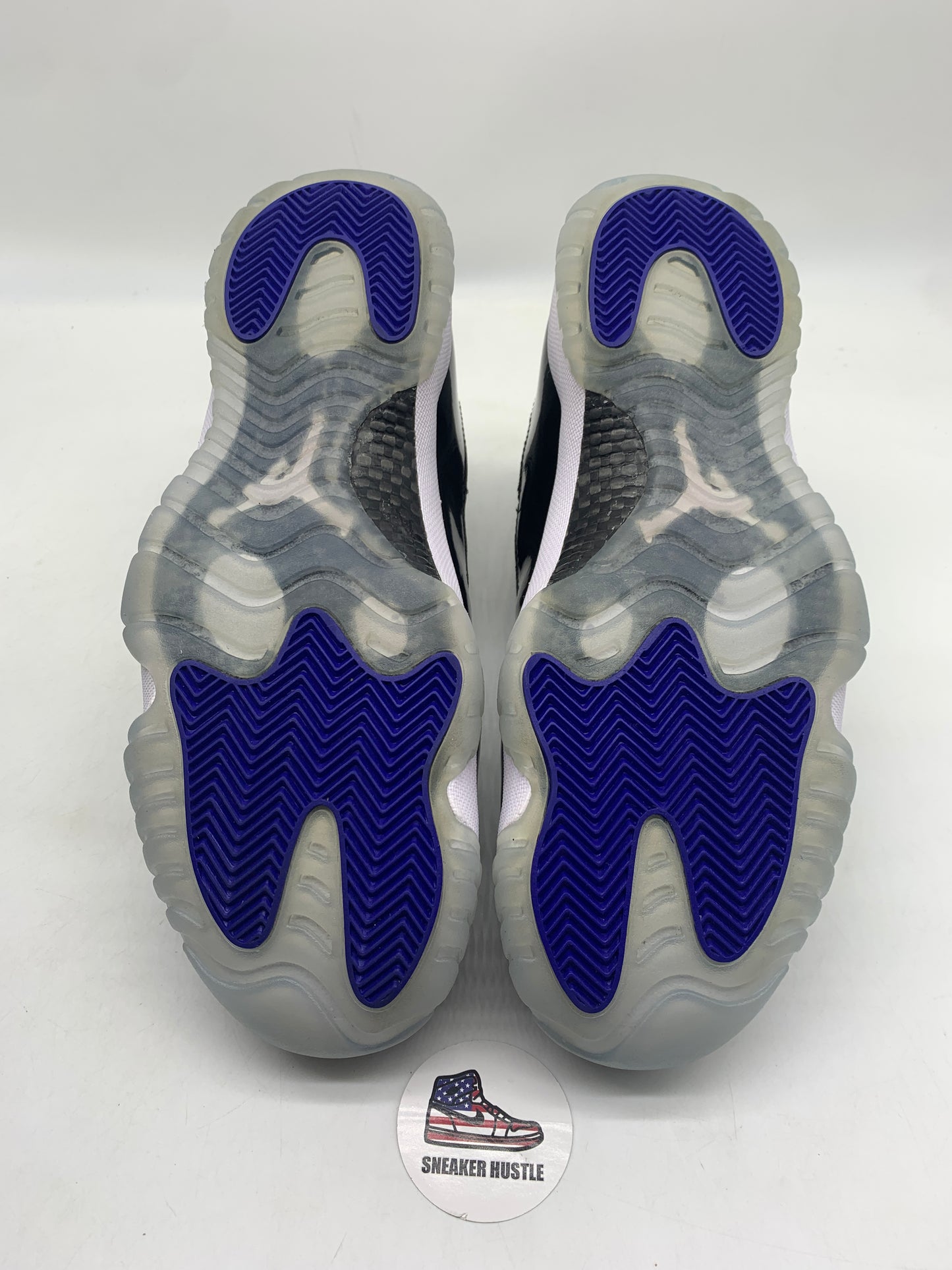 Jordan 11 Retro Space Jam (2016)