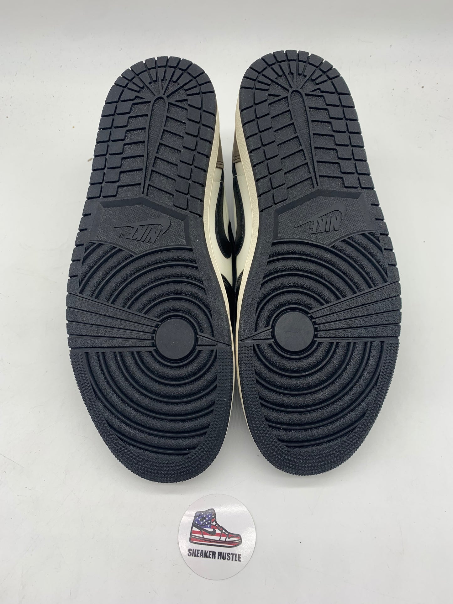 Jordan 1 Retro Low OG Mocha