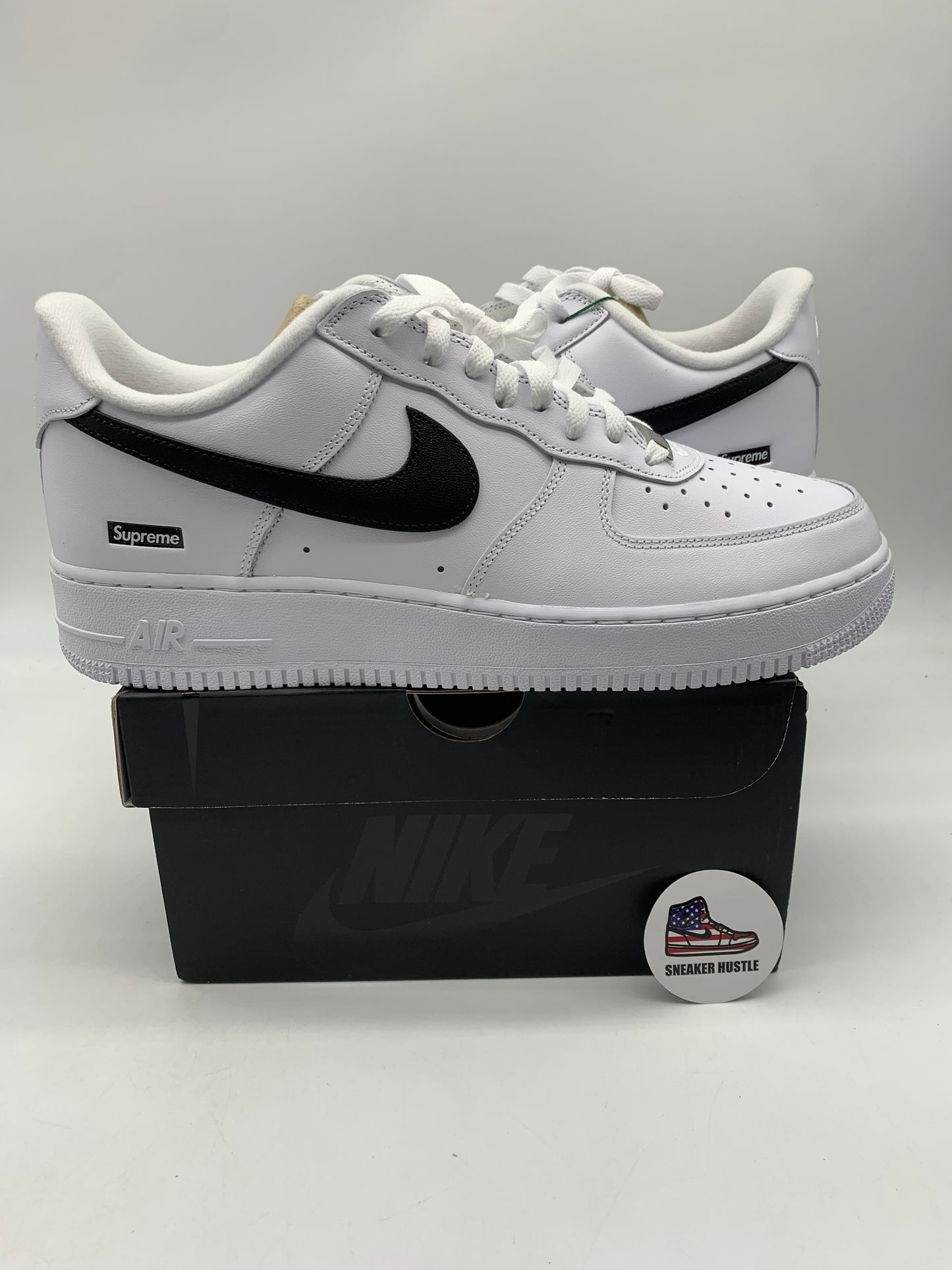 Nike Air Force 1 Low Supreme White Black
