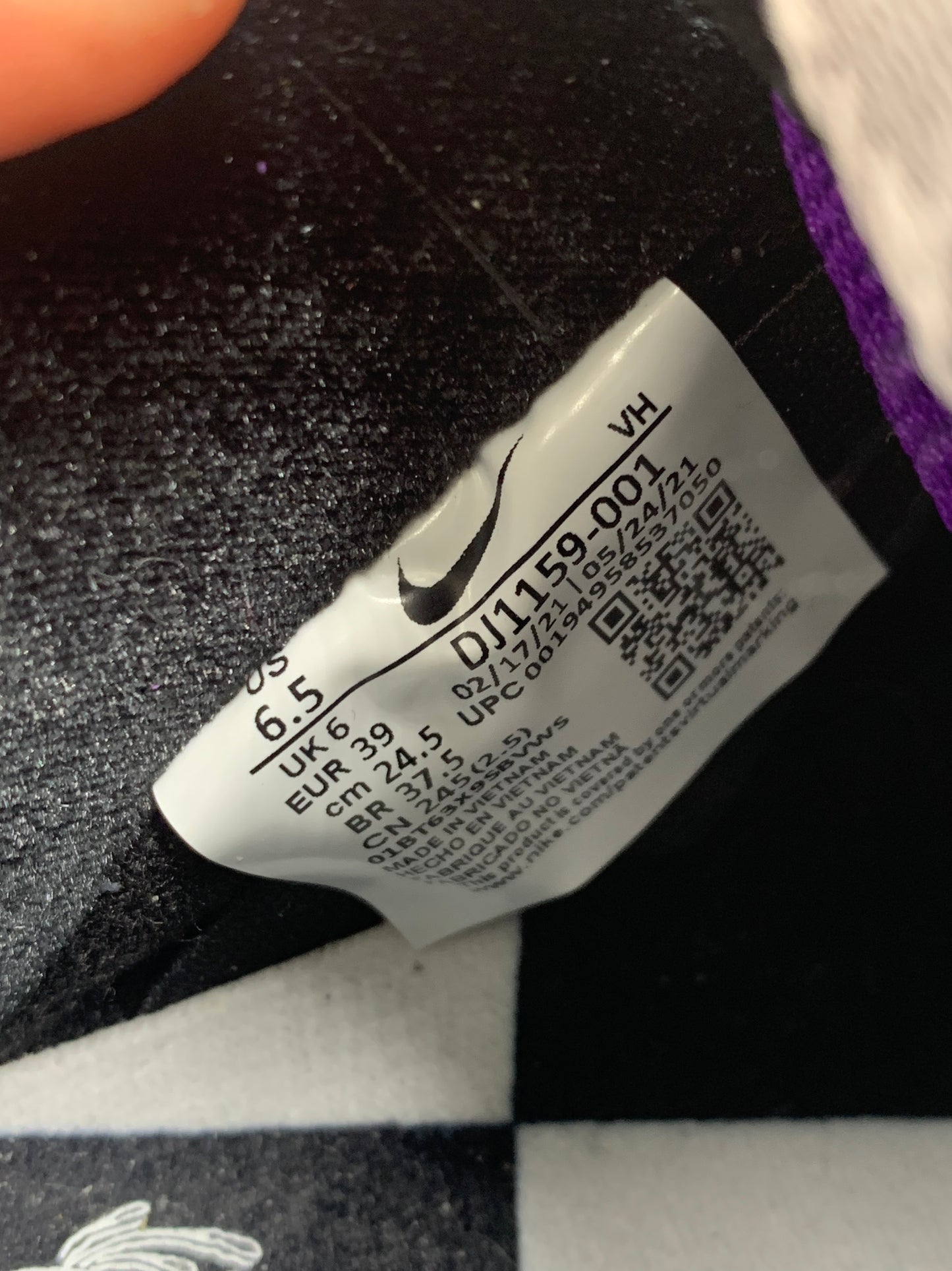 Nike SB Dunk Low Familia First Avenue