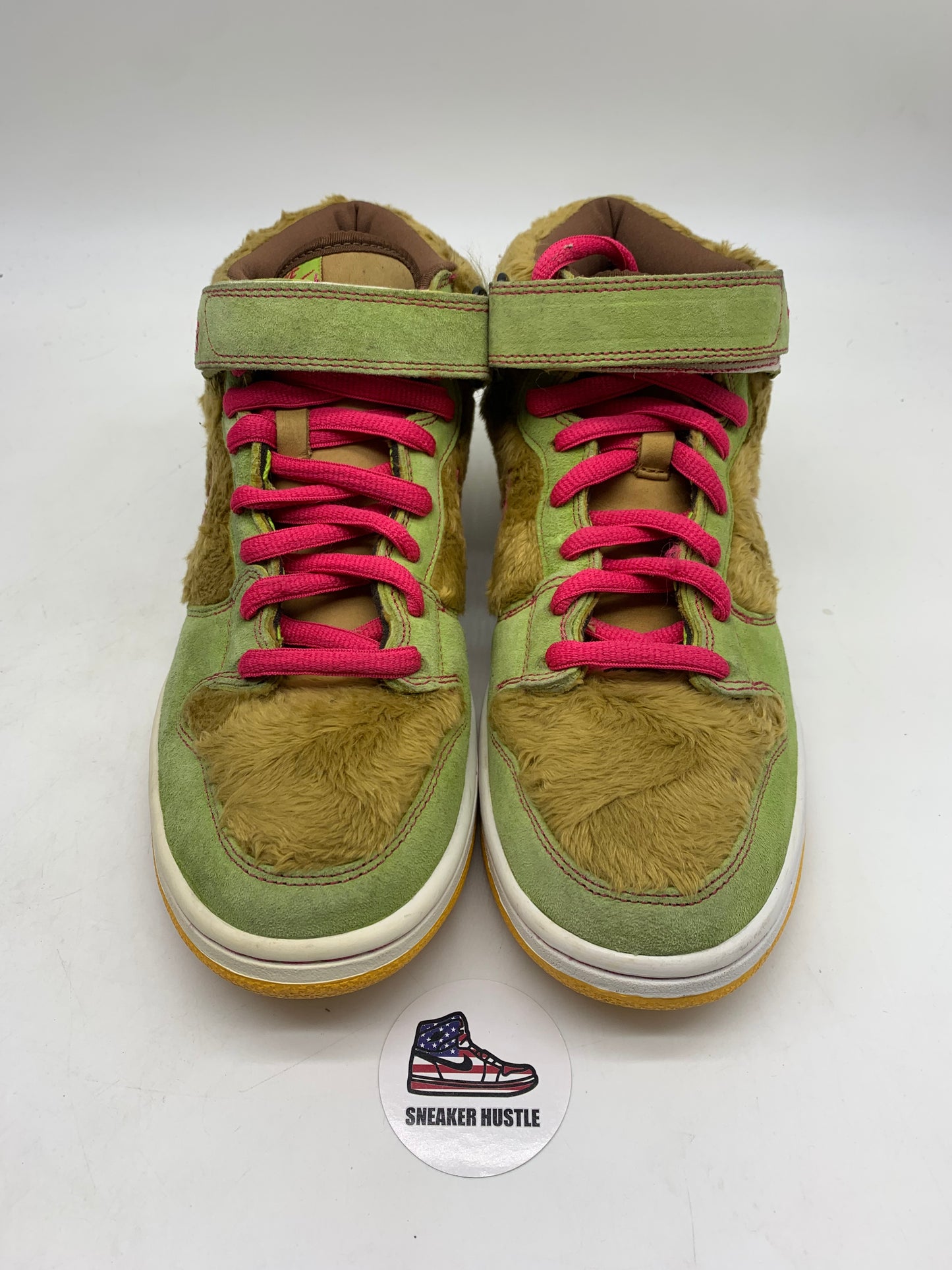 Nike SB Dunk Mid Mama Bear