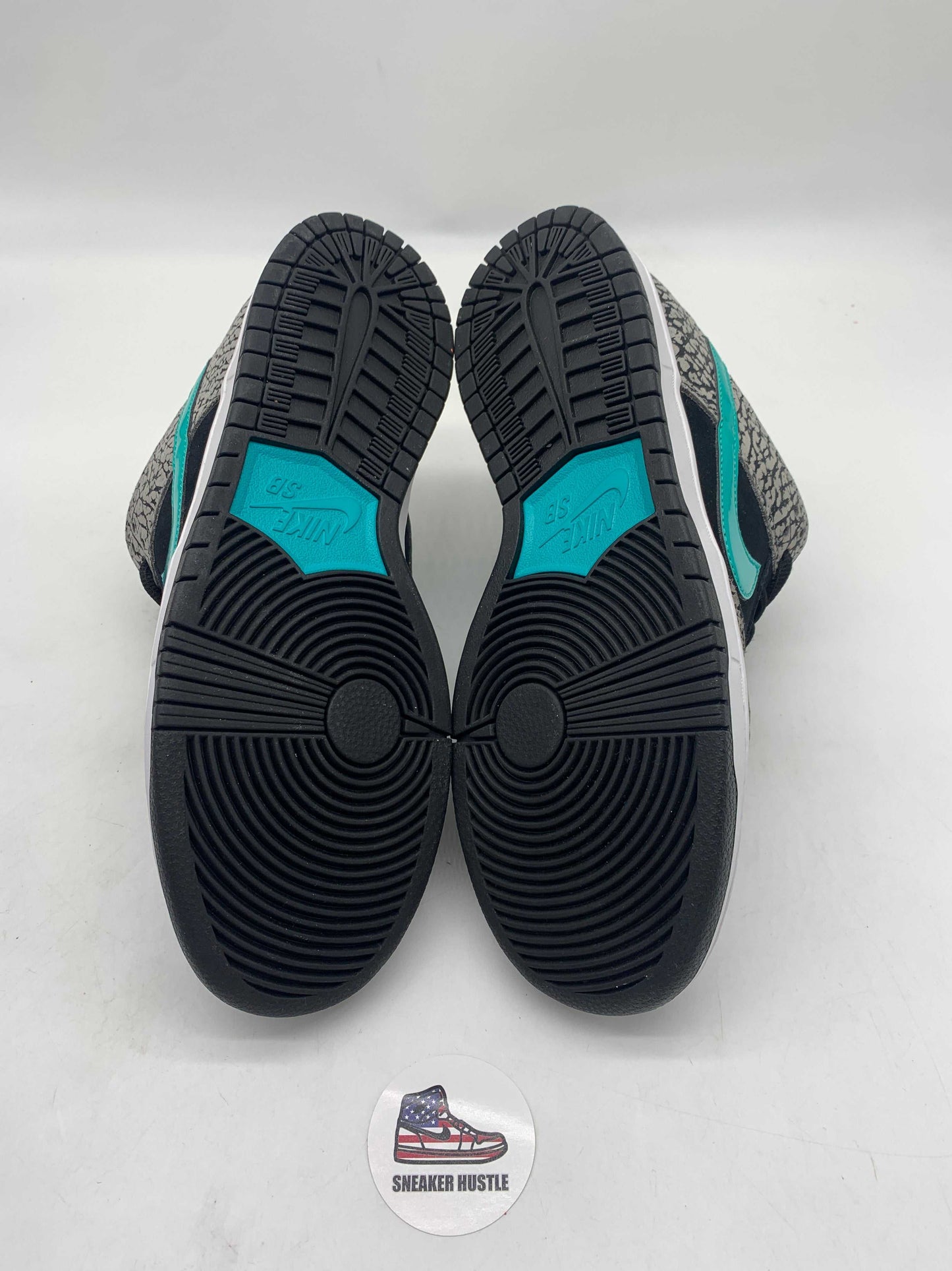 Nike SB Dunk Low atmos Elephant