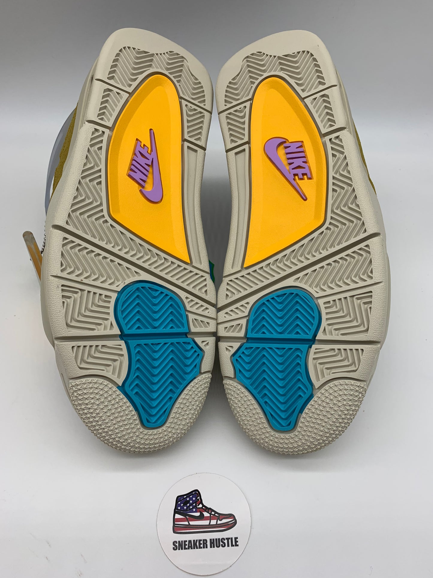 Jordan 4 Retro Union Desert Moss