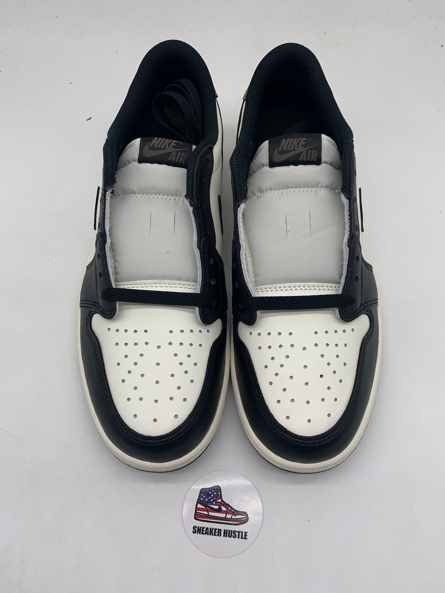 Jordan 1 Retro Low OG Mocha