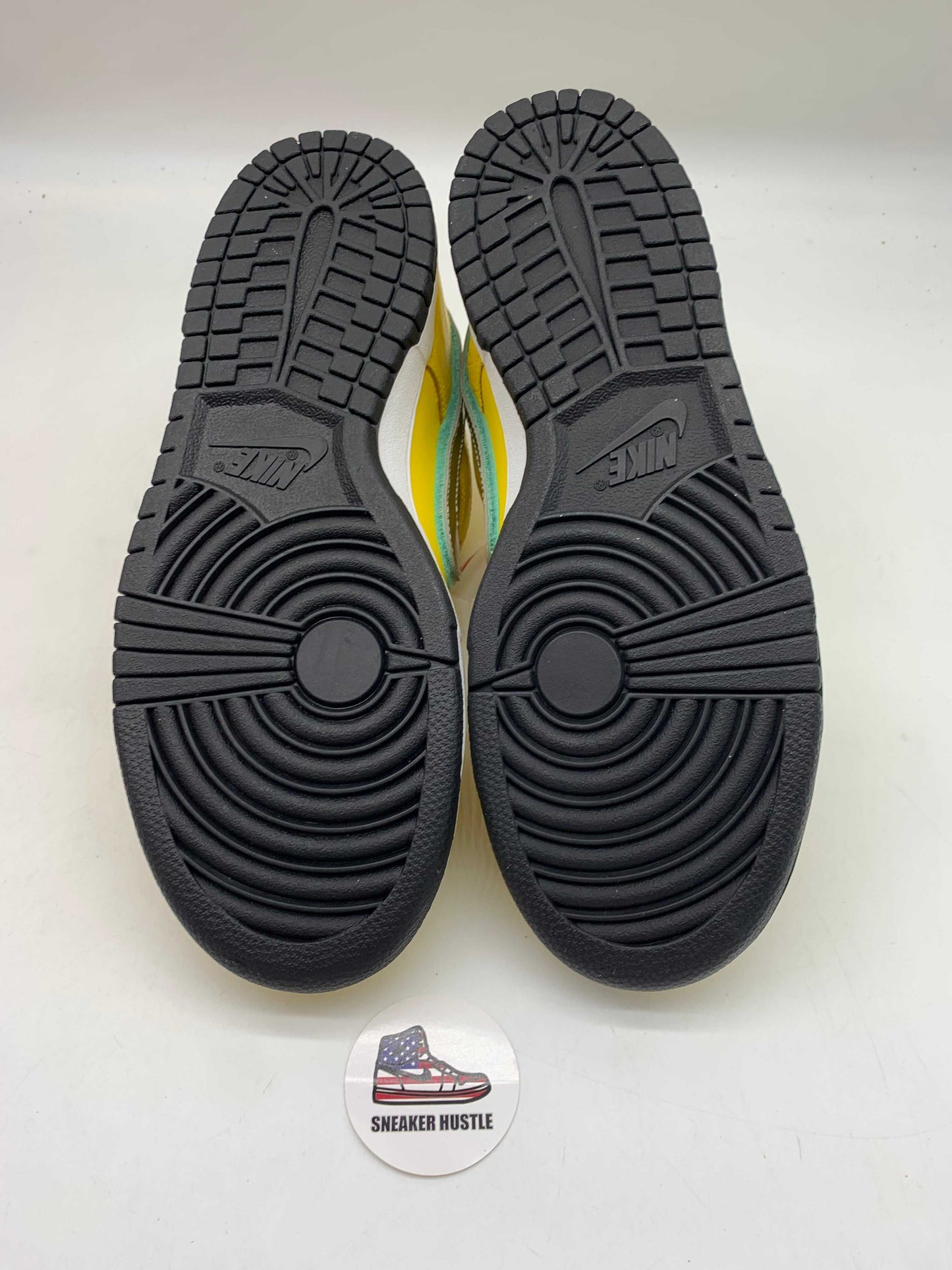 Nike SB Dunk Low Diamond Supply Co. Canary Diamond (Friends and Family)