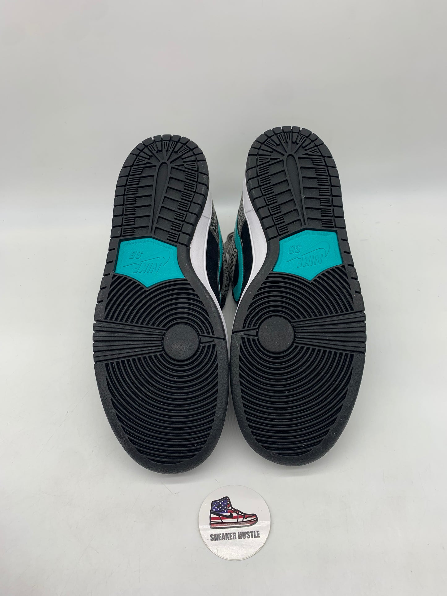 Nike SB Dunk Low atmos Elephant