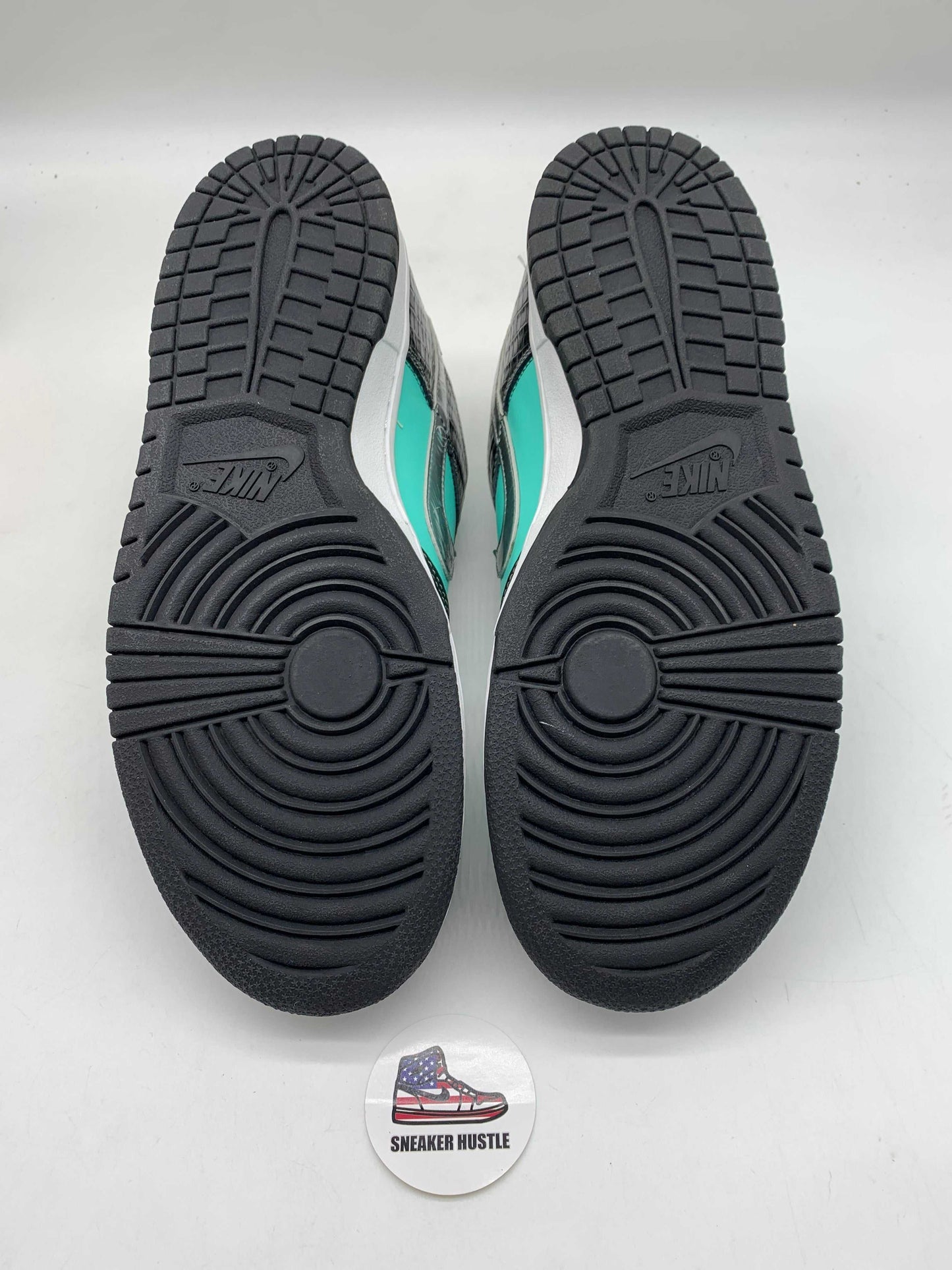 Nike SB Dunk Low Diamond Supply Co.