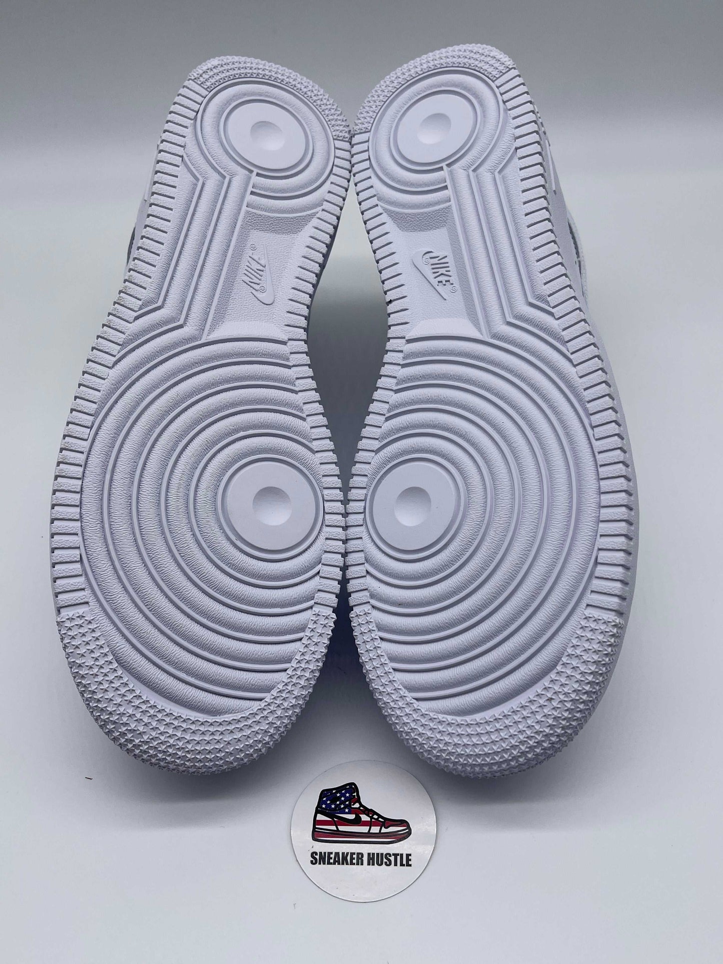 Nike Air Force 1 Low Supreme White