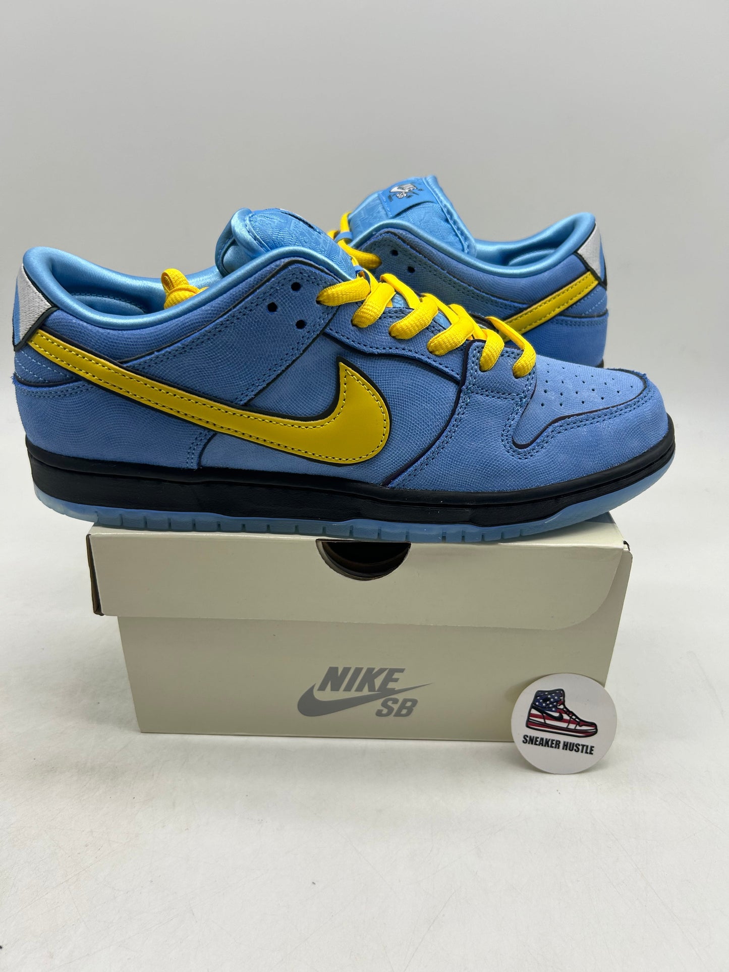 Nike SB Dunk Low The Powerpuff Girls Bubbles blue and yellow sneakers on box