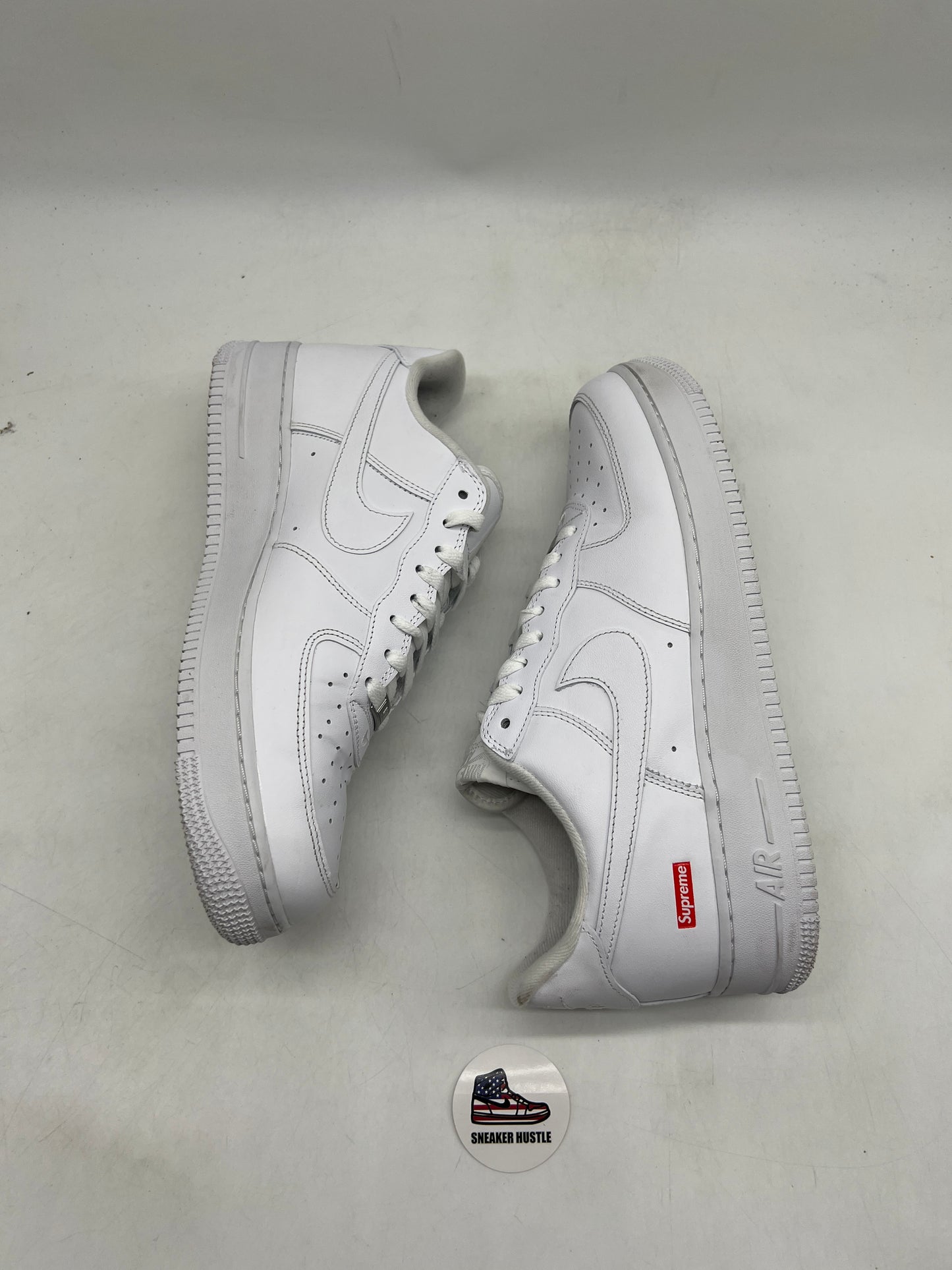 Nike Air Force 1 Low Supreme White