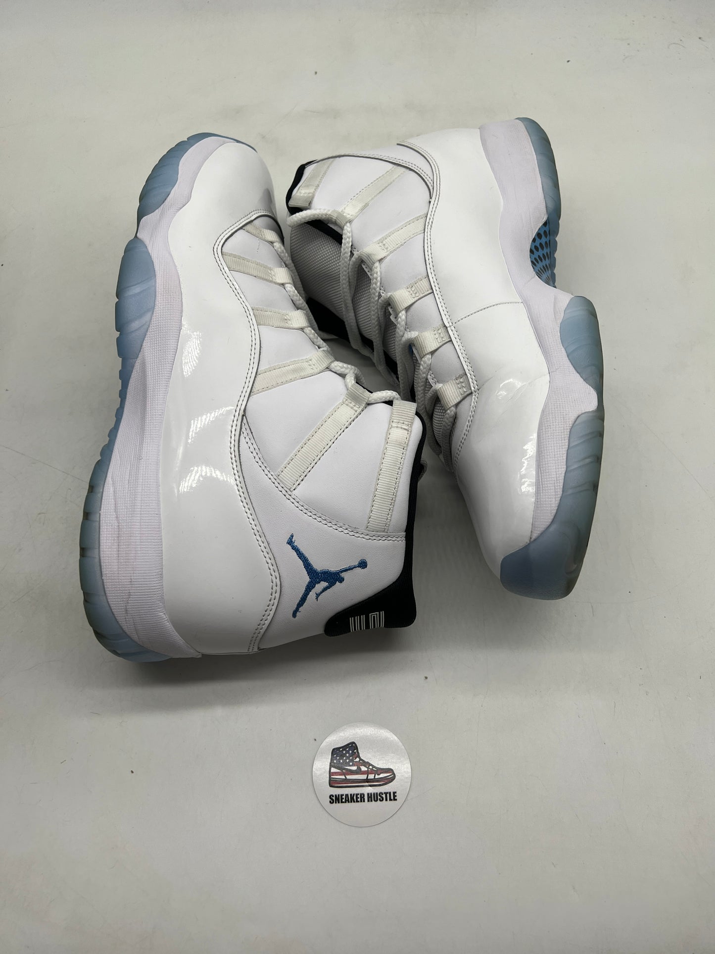 Jordan 11 Retro Legend Blue (2024)