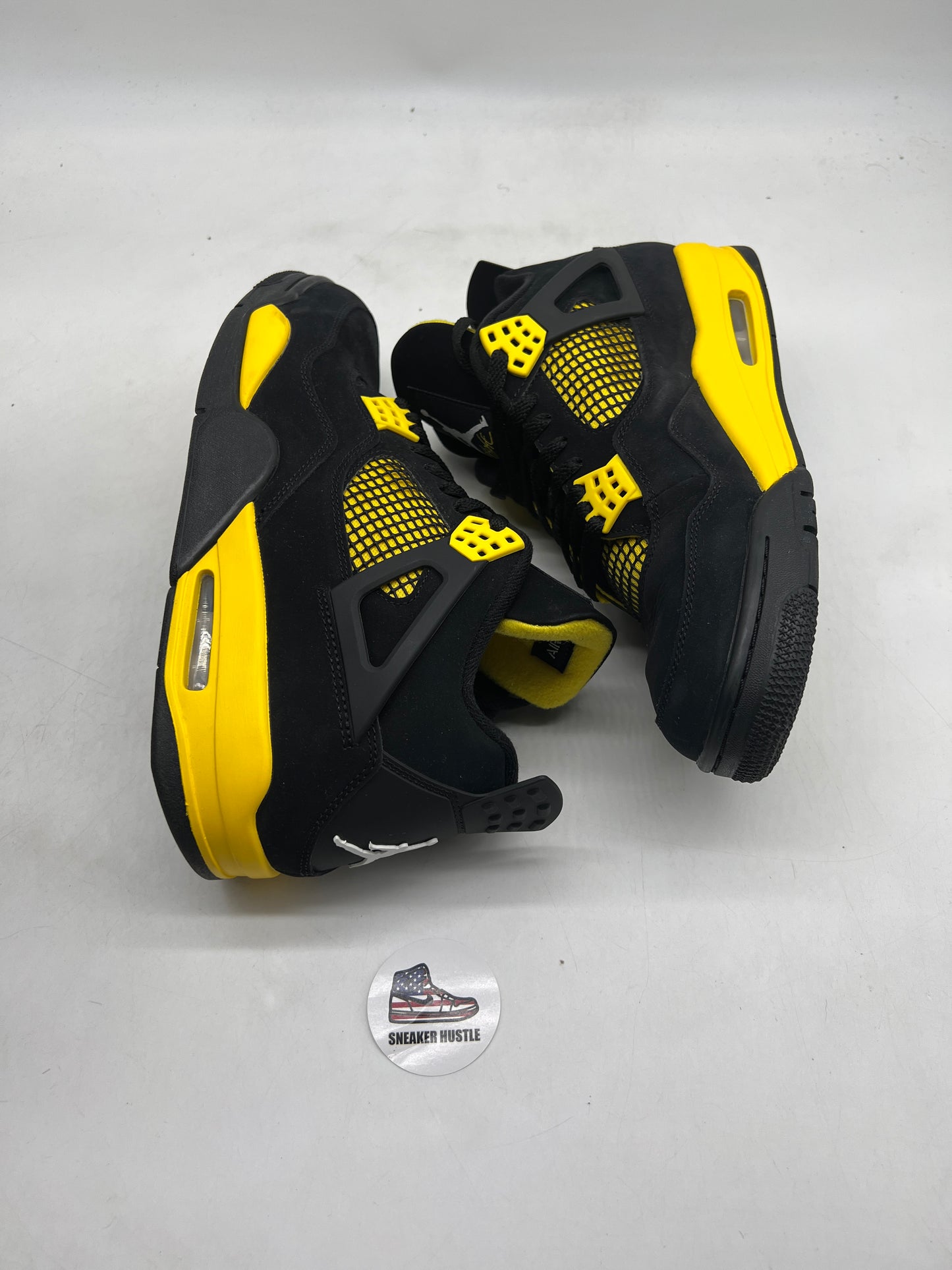 Jordan 4 Retro Thunder (2023)