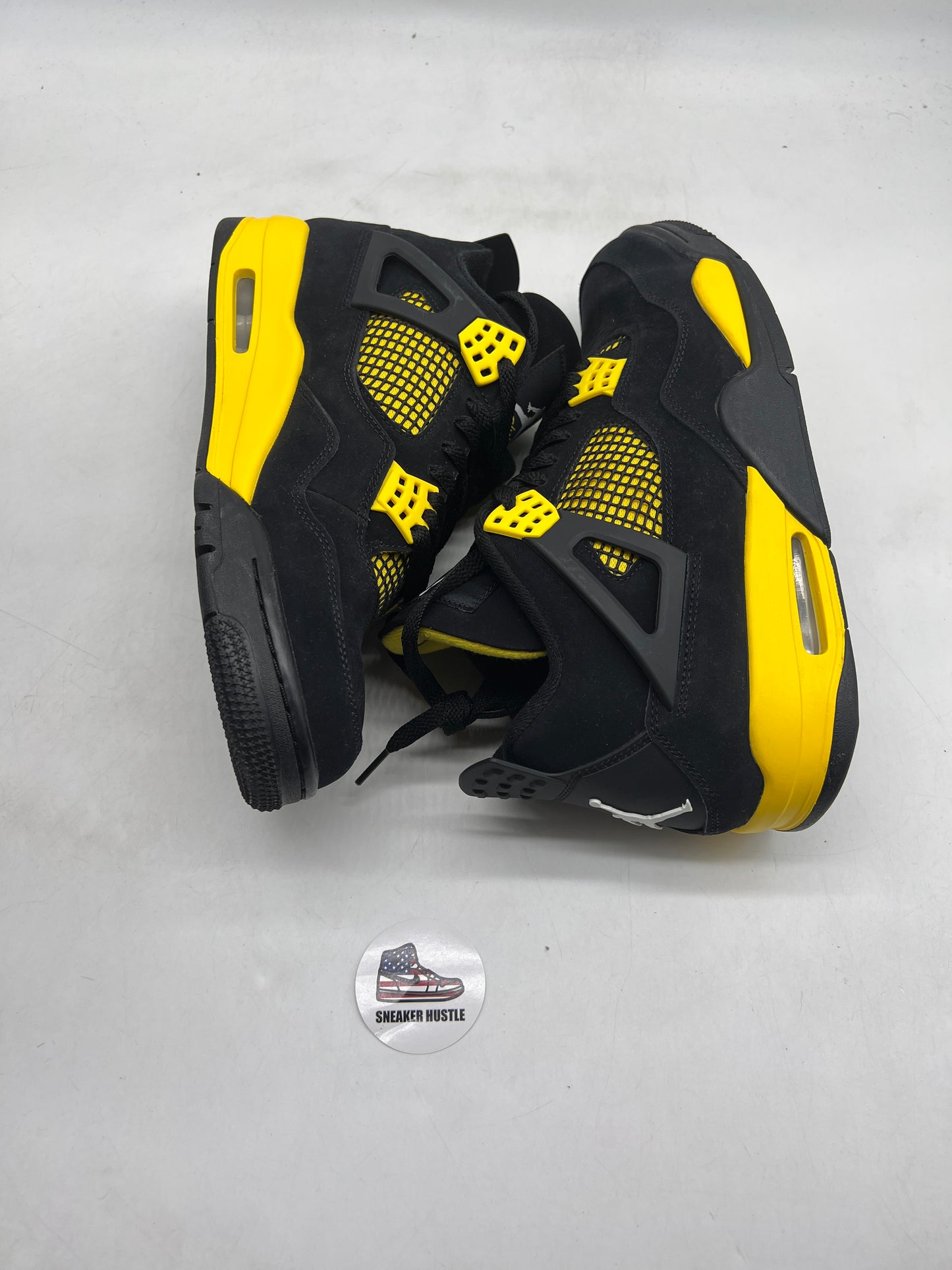 Jordan 4 Retro Thunder (2023)