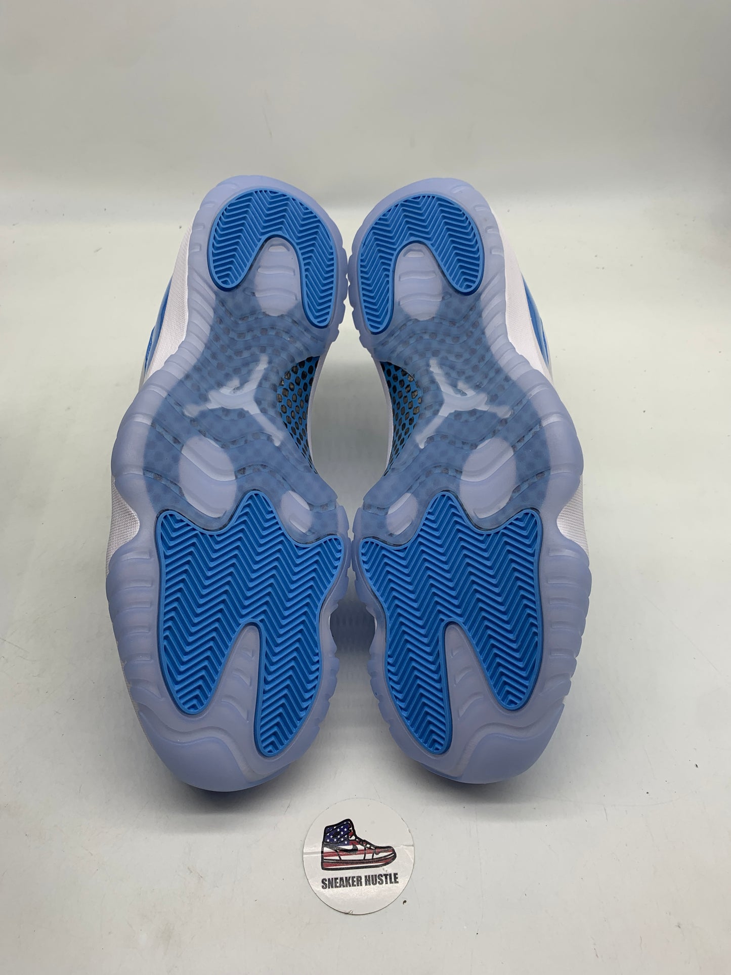 Jordan 11 Retro Low University Blue (2026)