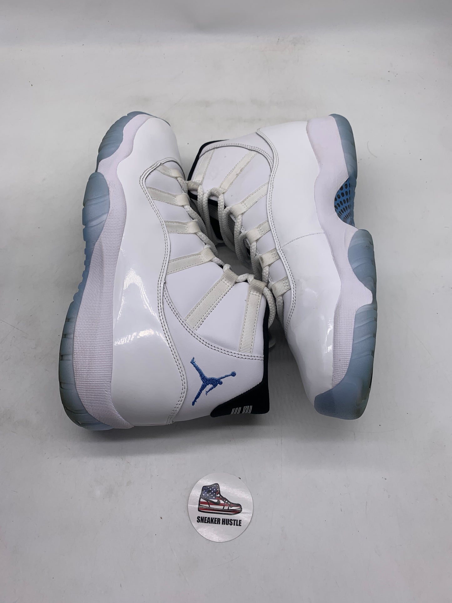 Jordan 11 Retro Legend Blue (2024)
