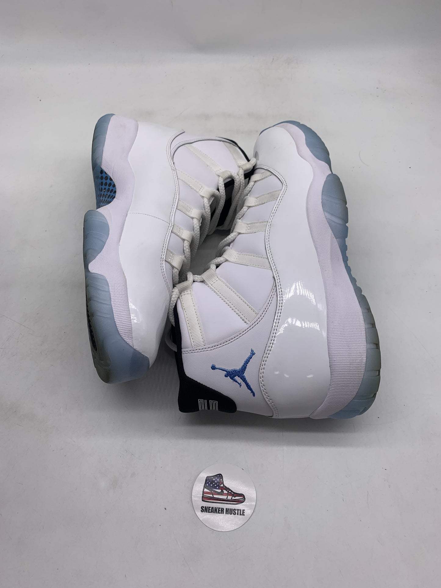 Jordan 11 Retro Legend Blue (2024)