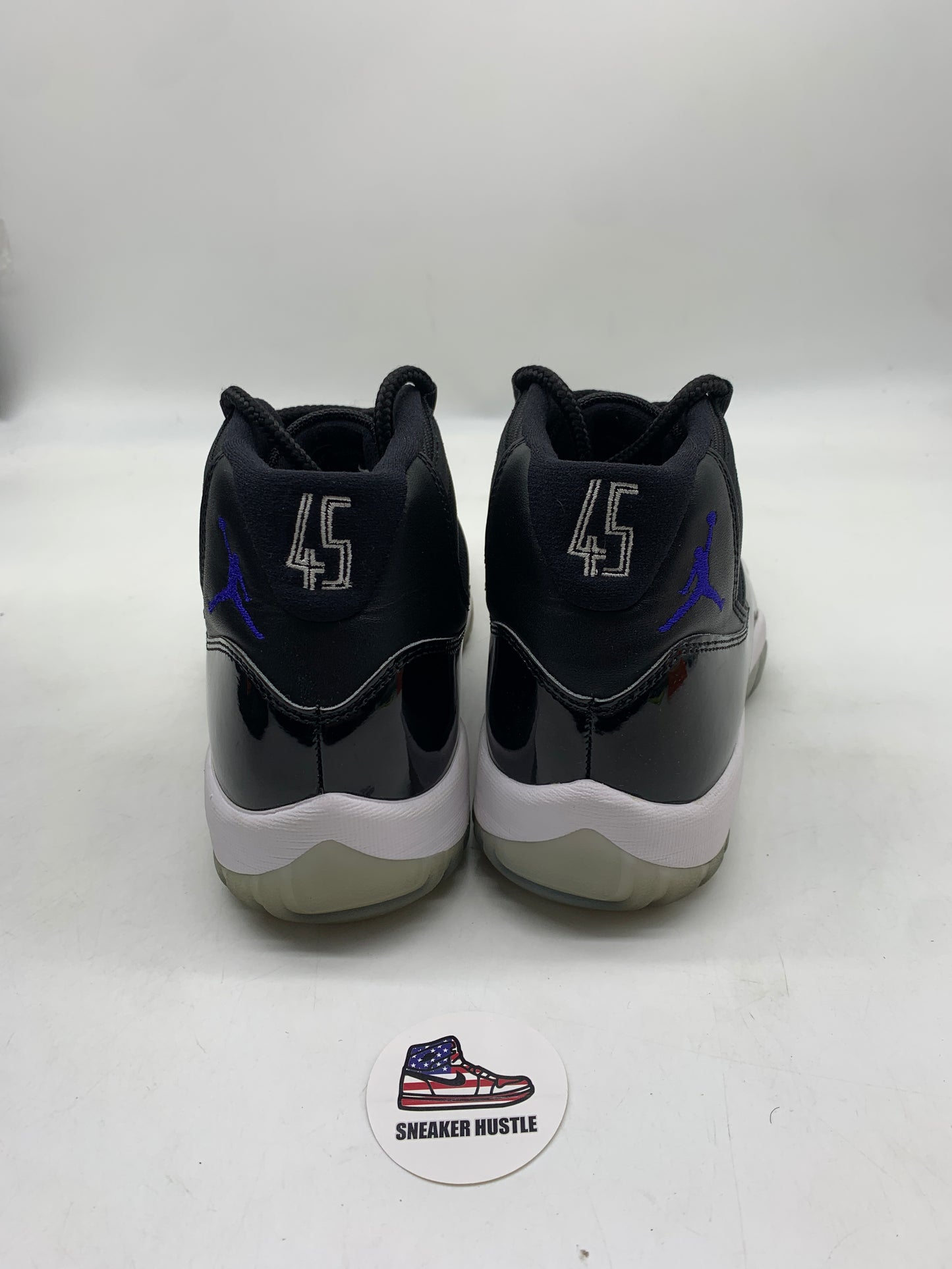 Jordan 11 Retro Space Jam (2016)