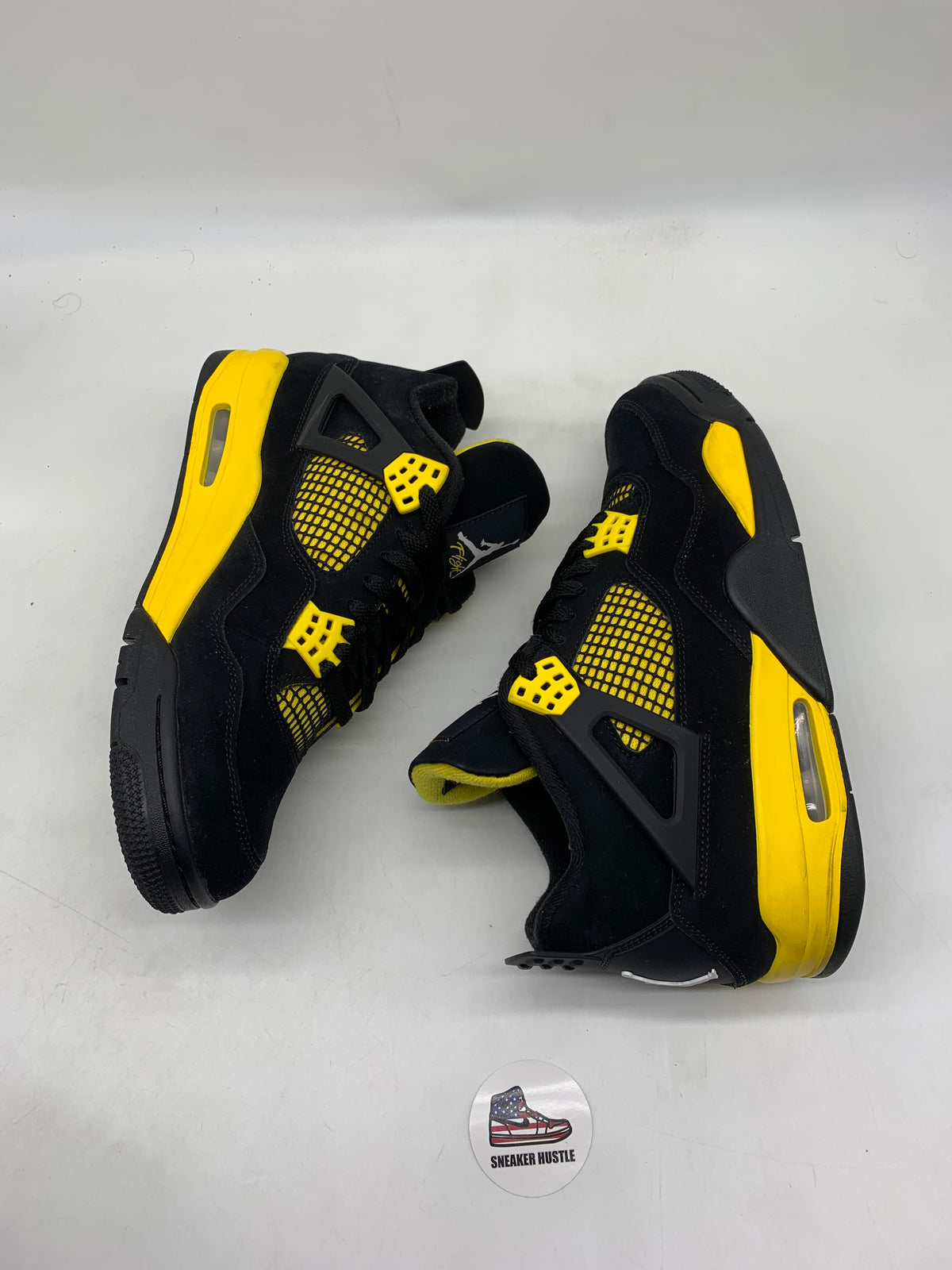 Jordan 4 Retro Thunder (2023)
