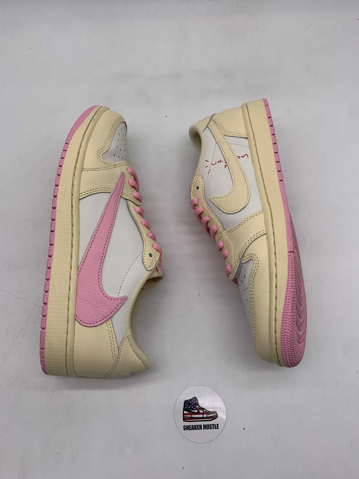 Jordan 1 Retro Low OG SP Travis Scott Shy Pink