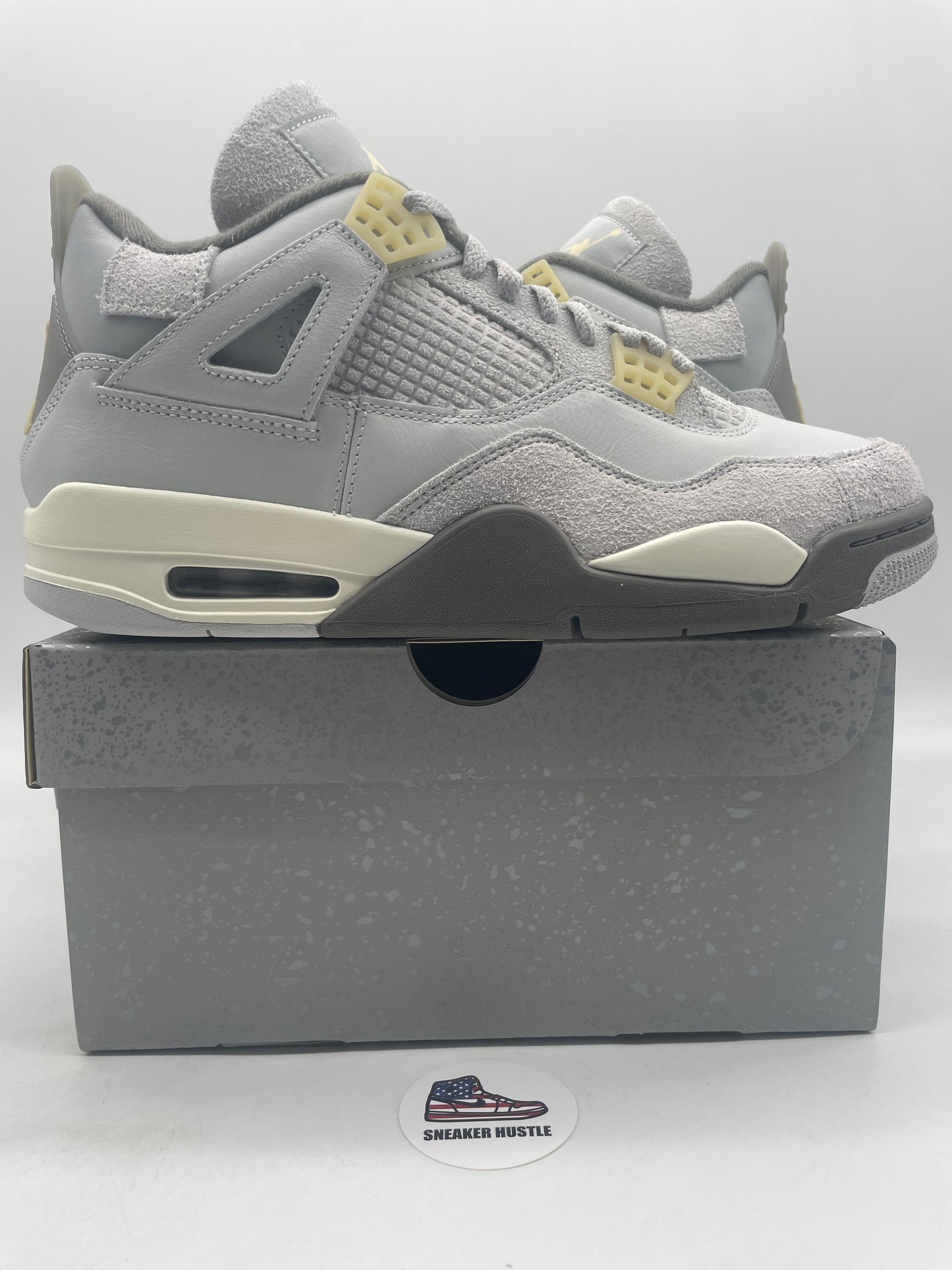 Jordan 4 Retro SE Craft Photon Dust