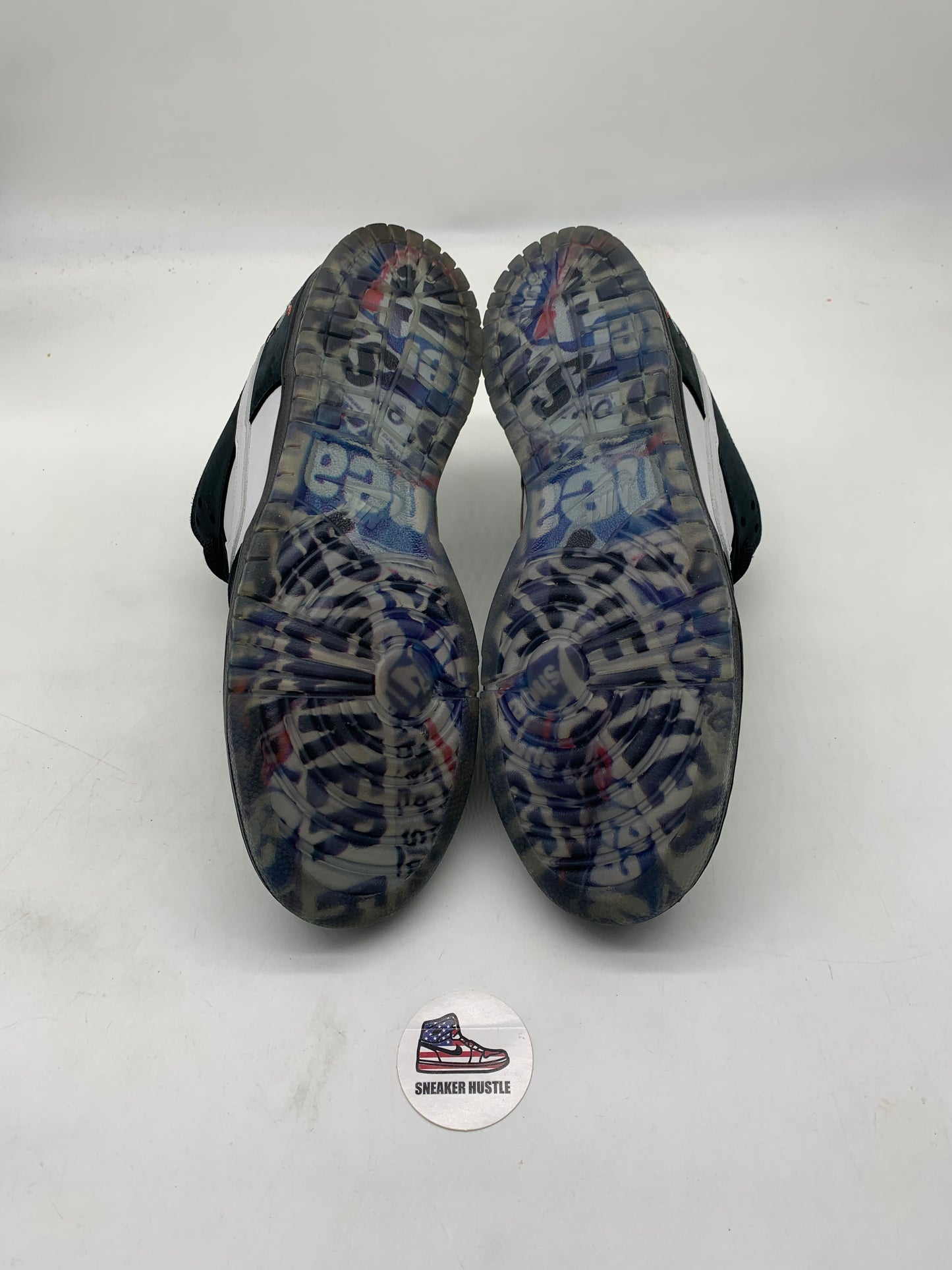 Nike SB Dunk Low Staple Panda Pigeon