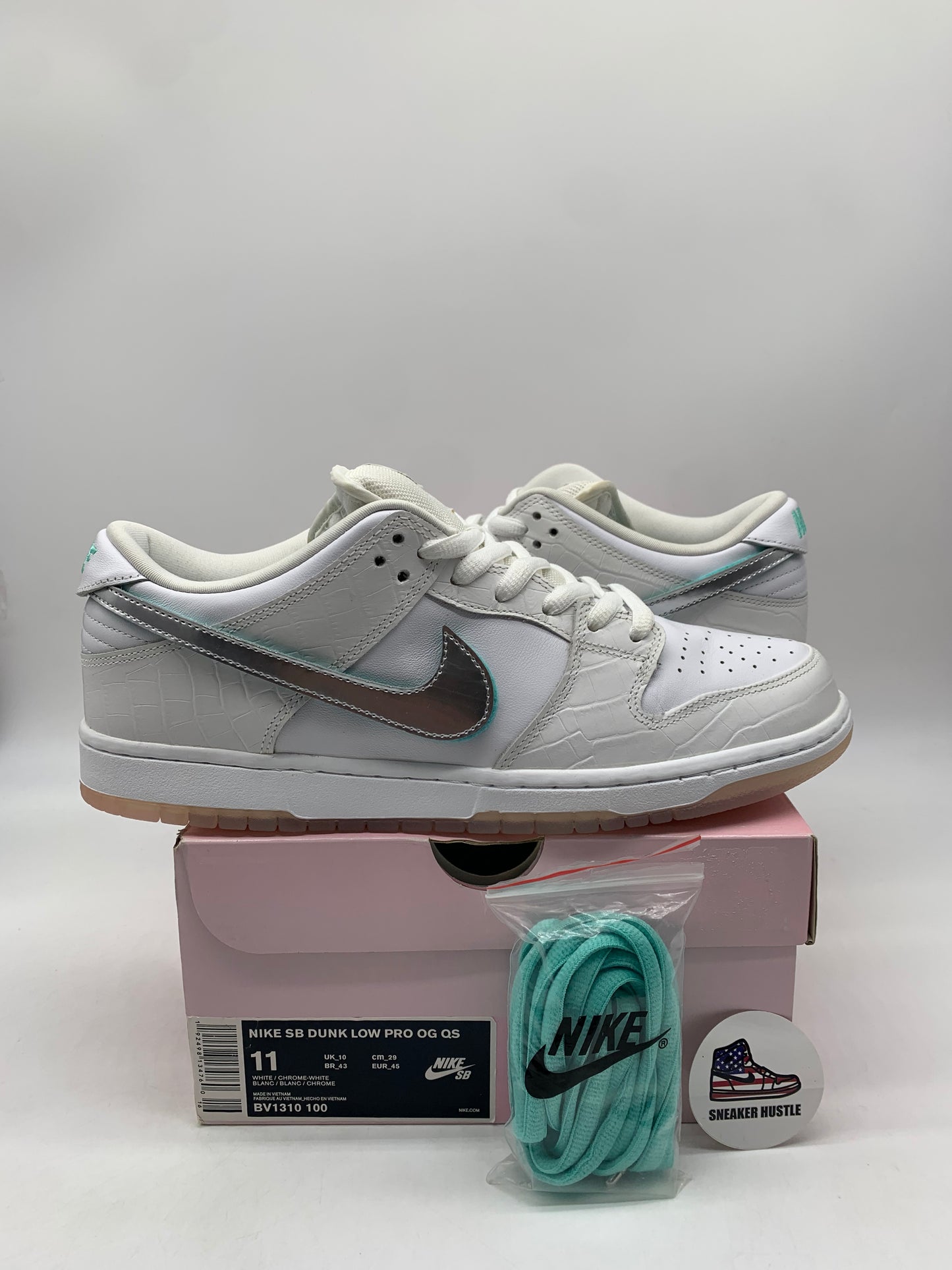 Nike SB Dunk Low Diamond Supply Co. White Diamond