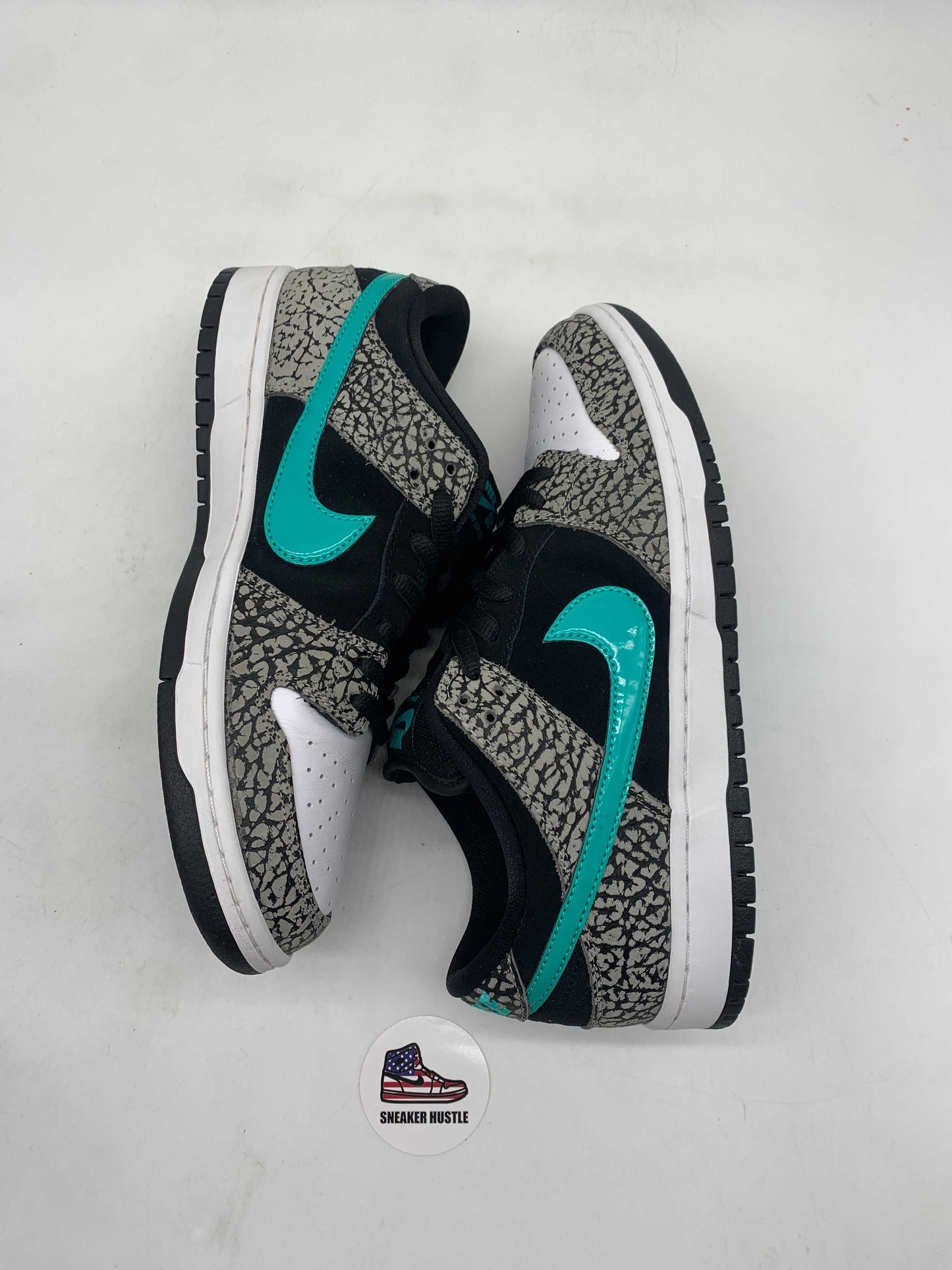 Nike SB Dunk Low atmos Elephant