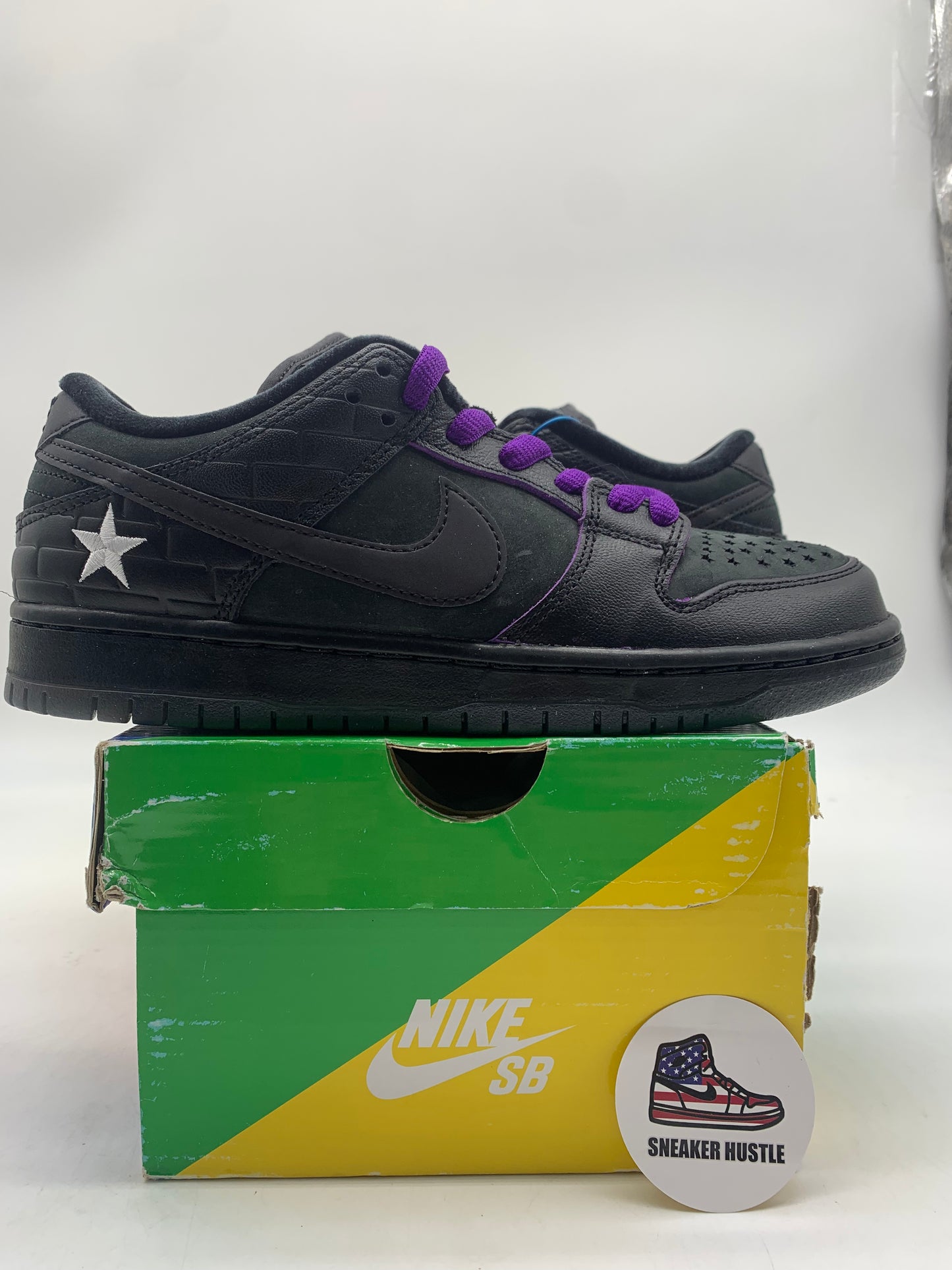 Nike SB Dunk Low Familia First Avenue