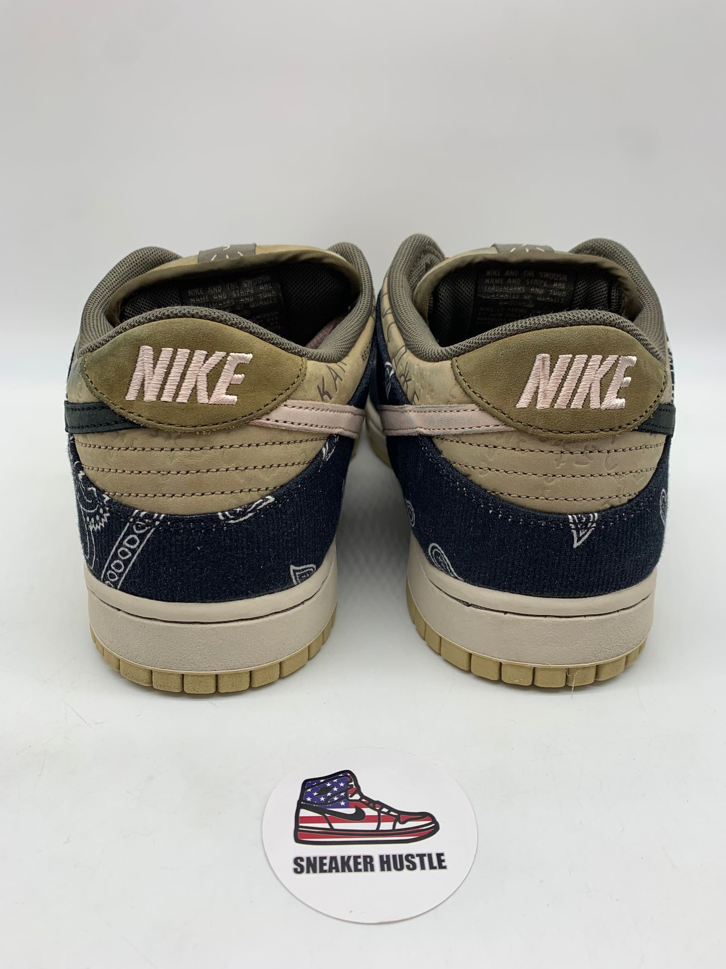 Nike SB Dunk Low Travis Scott (Special Box)