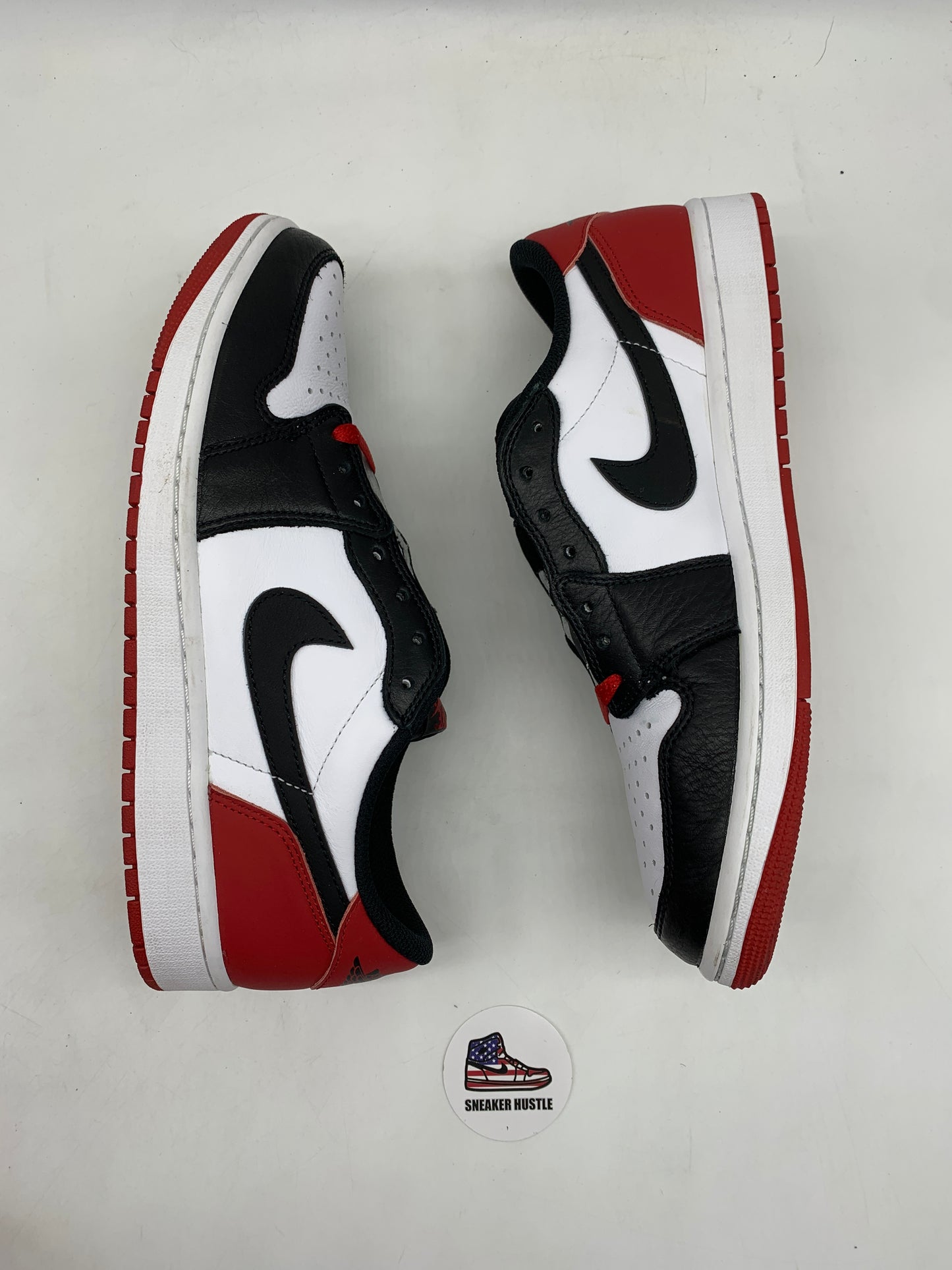 Jordan 1 Retro Low OG Black Toe (2023)
