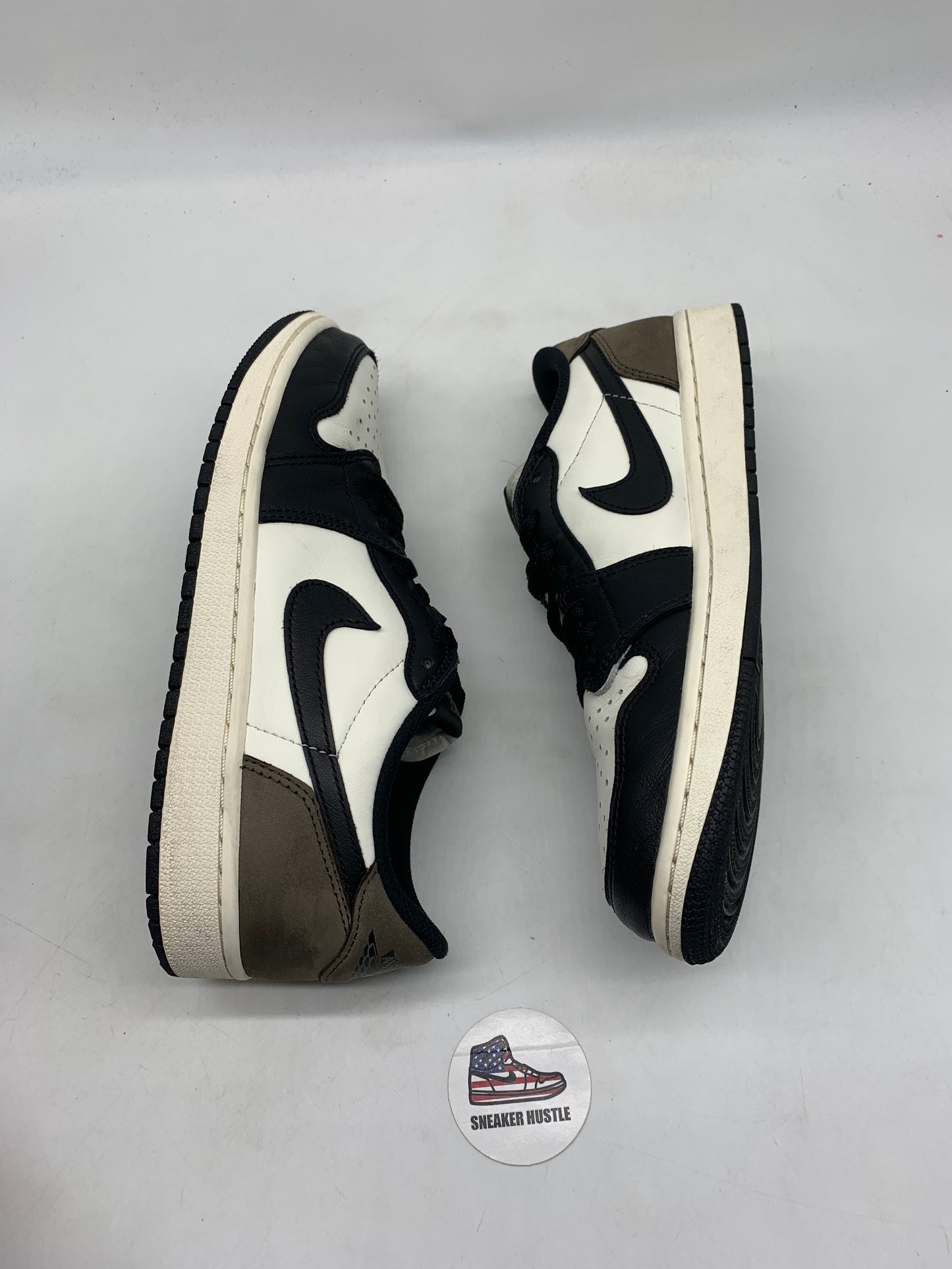 Jordan 1 Retro Low OG Mocha