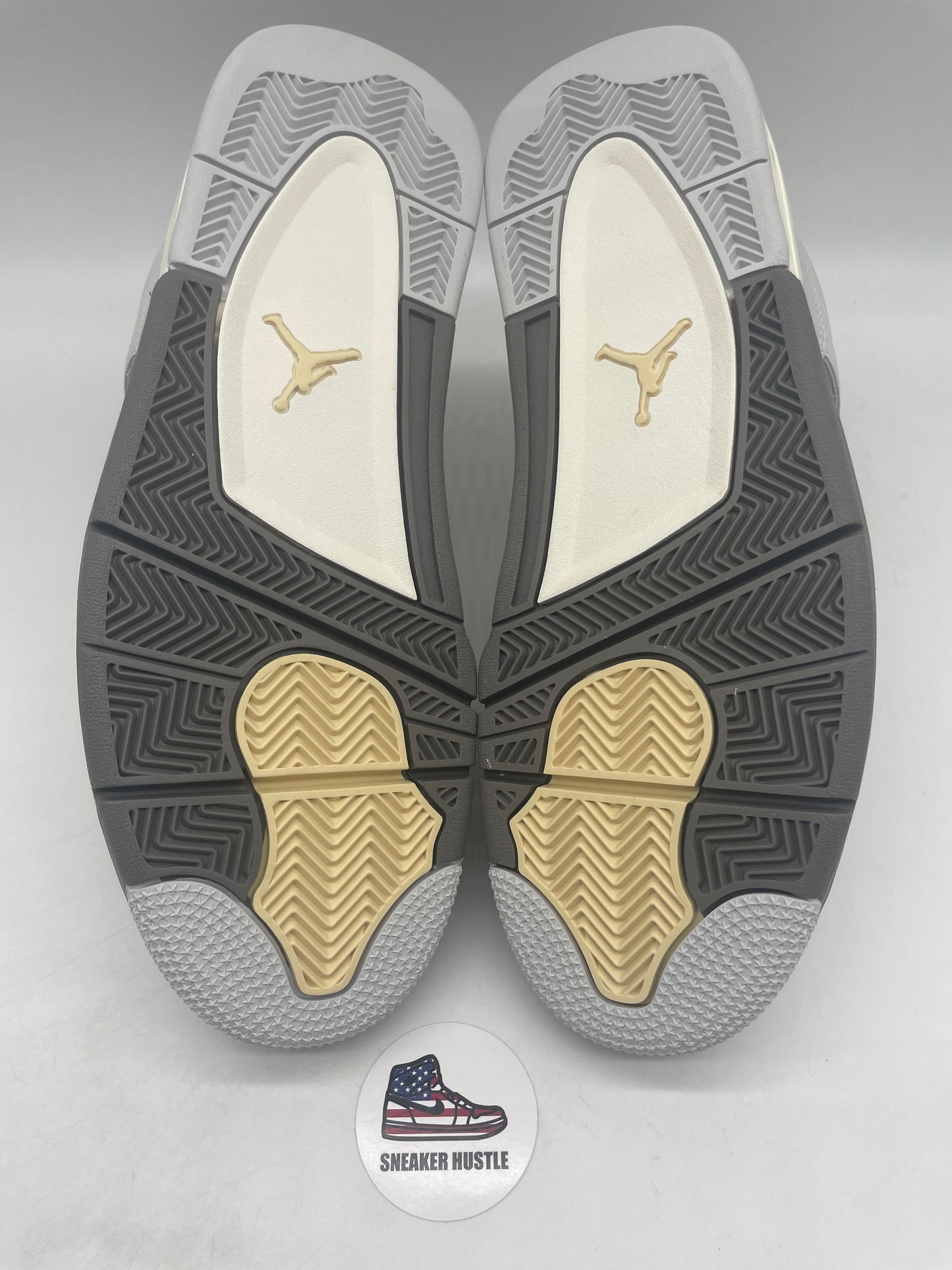 Jordan 4 Retro SE Craft Photon Dust