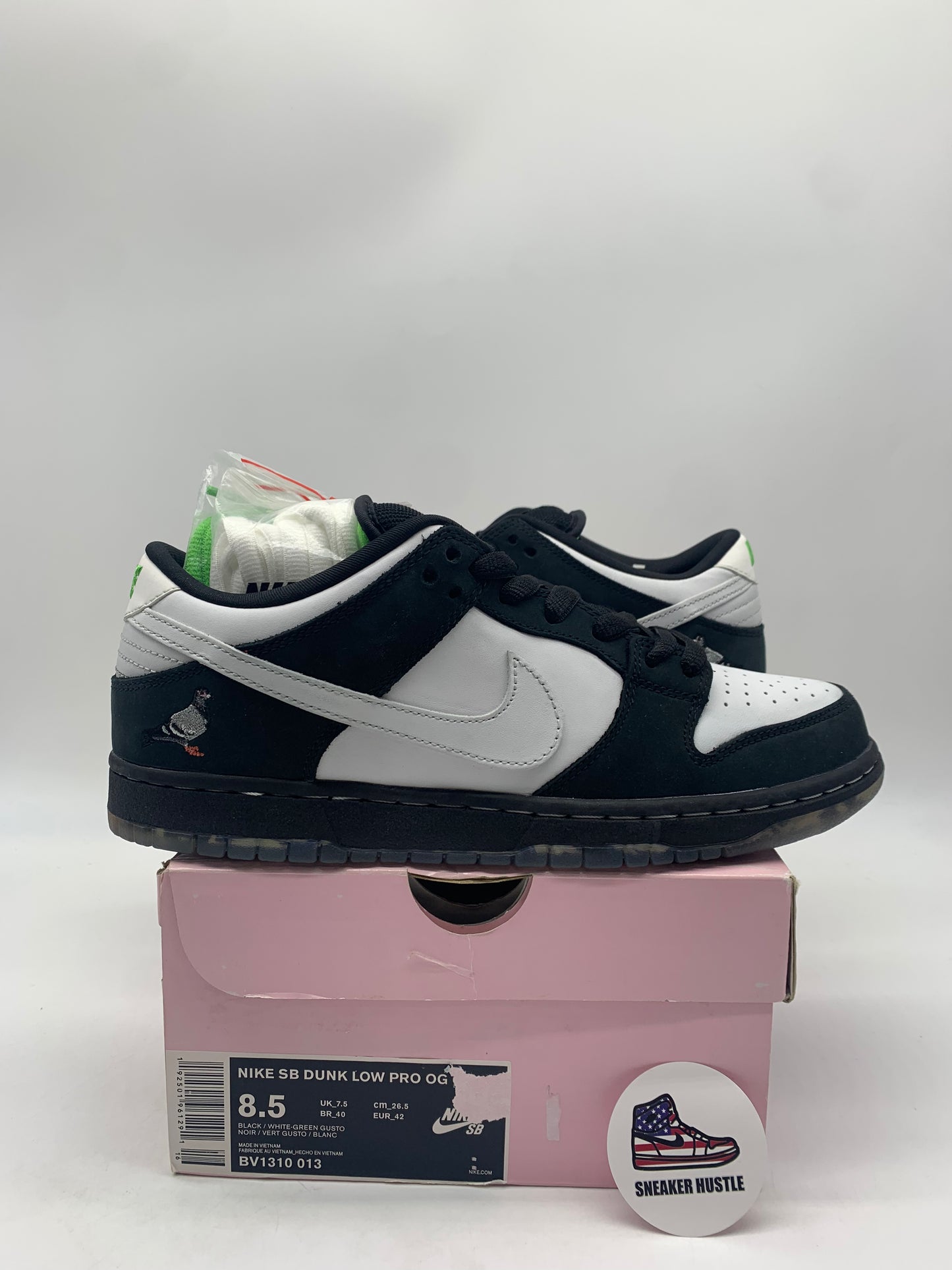 Nike SB Dunk Low Staple Panda Pigeon