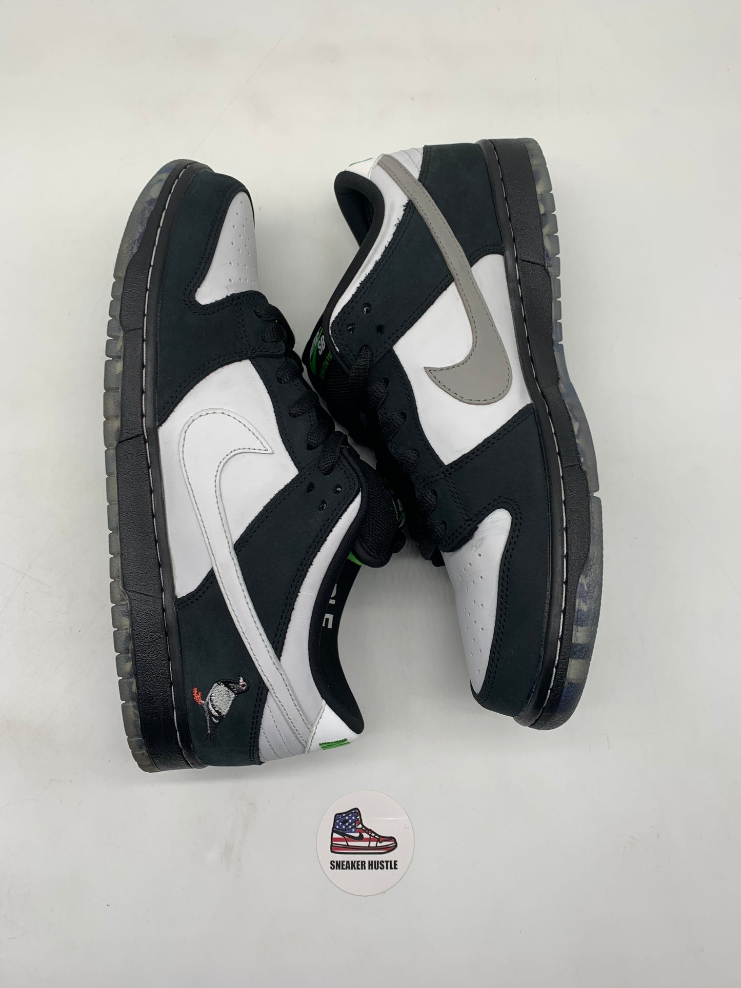 Nike SB Dunk Low Staple Panda Pigeon