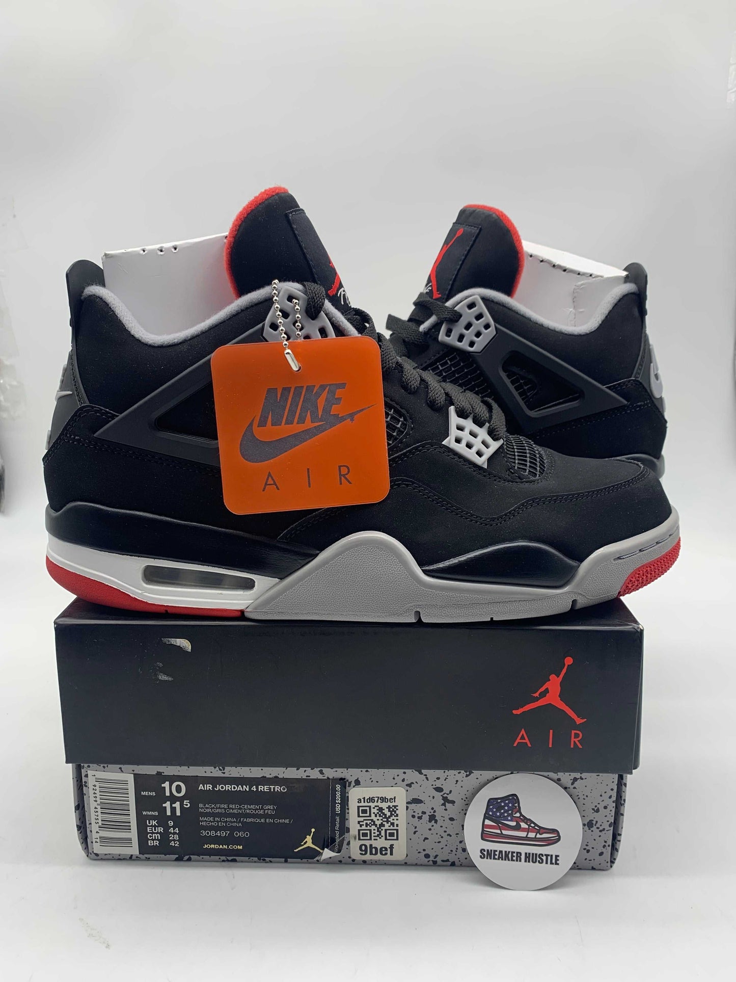 Jordan 4 Retro Bred 2019 size 10 sneaker with flaw new release
