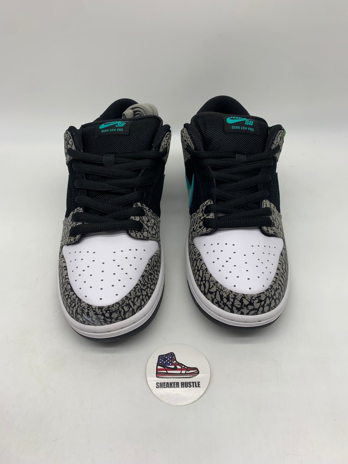 Nike SB Dunk Low atmos Elephant