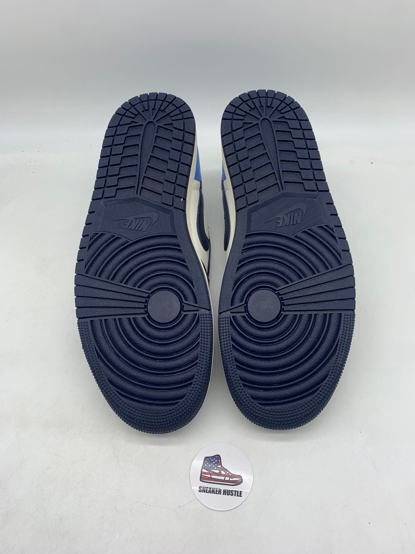 Jordan 1 Low OG Obsidian UNC