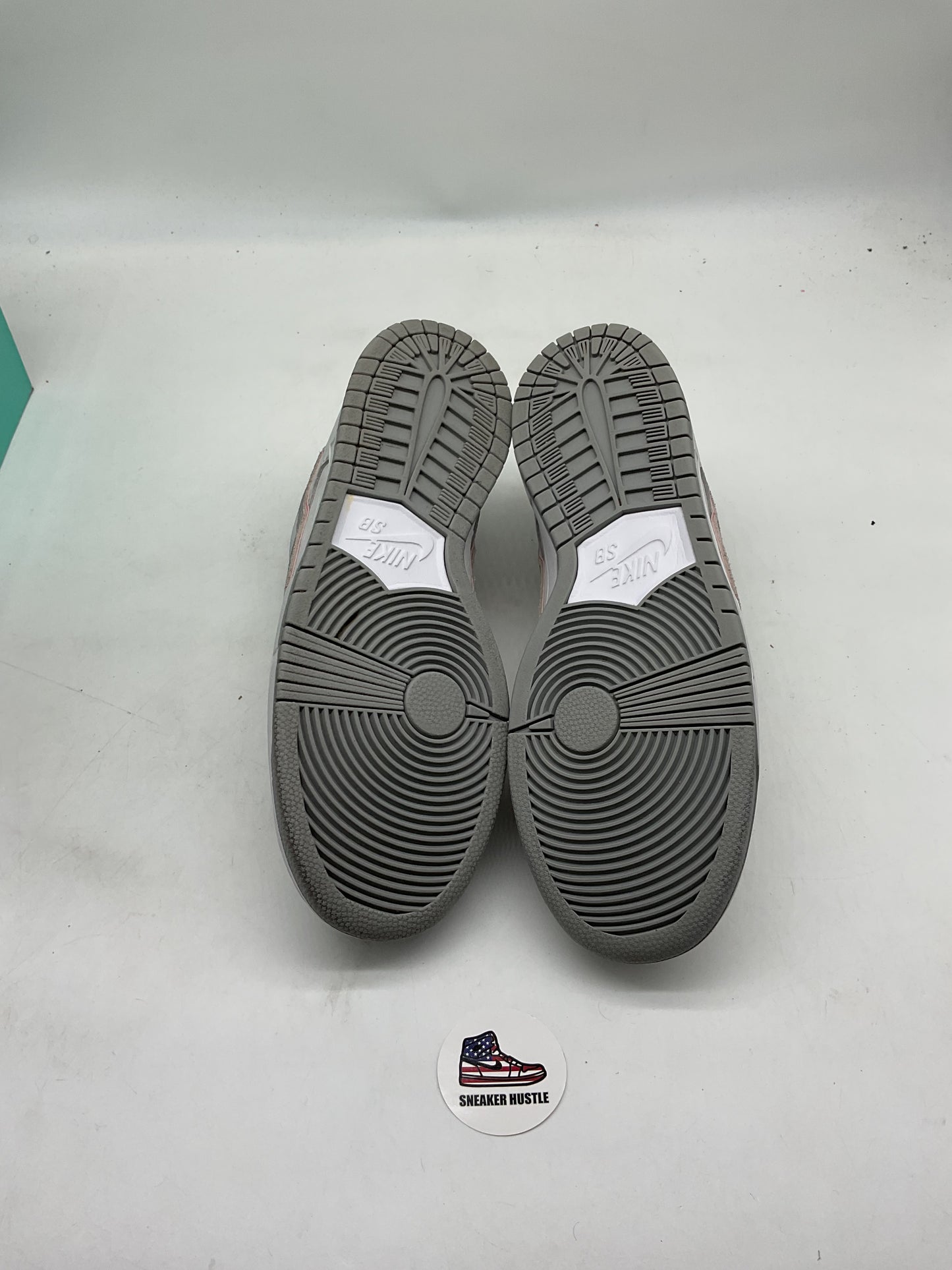 Nike SB Dunk Low Ishod Wair Flat Silver